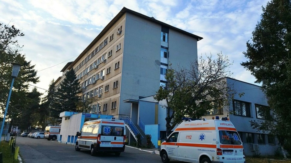 Refuzat de medici un băiat de 16 ani a murit de peritonită. Se împart amenzi și acuzații