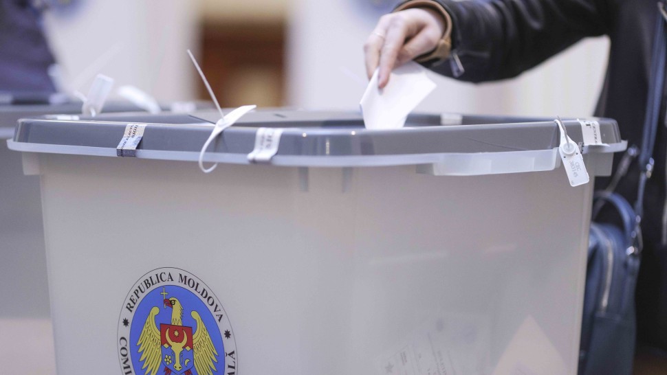 Final de campanie în Republica Moldova. Forţele pro-europene şi pro-ruse sunt la egalitate