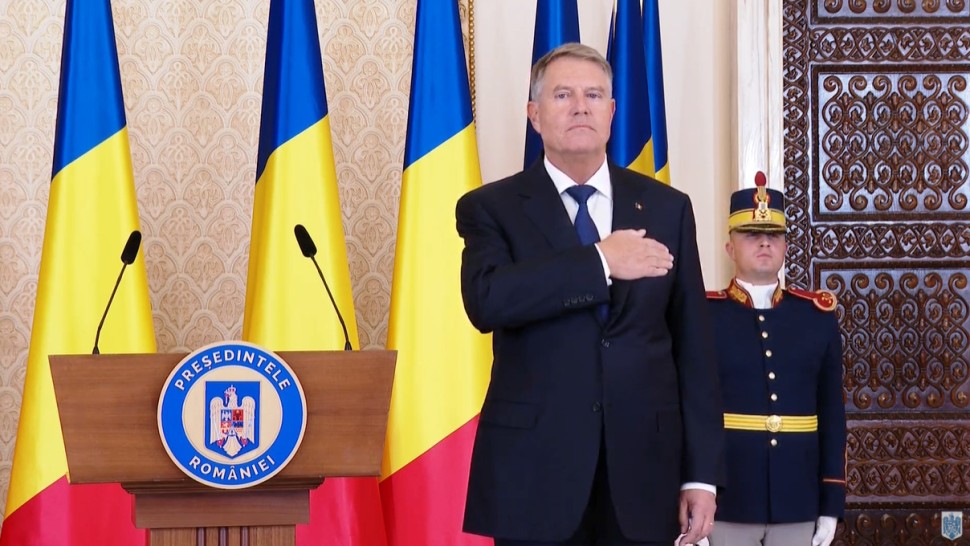 Klaus Iohannis mesaj de 1 Decembrie. Fostul președinte le cere iertare românilor după 10 ani de mandat Știu că am făcut greșeli unele alegeri în care am investit speranță și încredere nu au trecut testul timpului