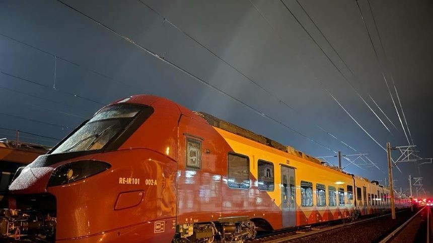 CFR Călători introduce în circulație de miercuri primul tren electric format din material rulant nou pe ruta București - Brașov