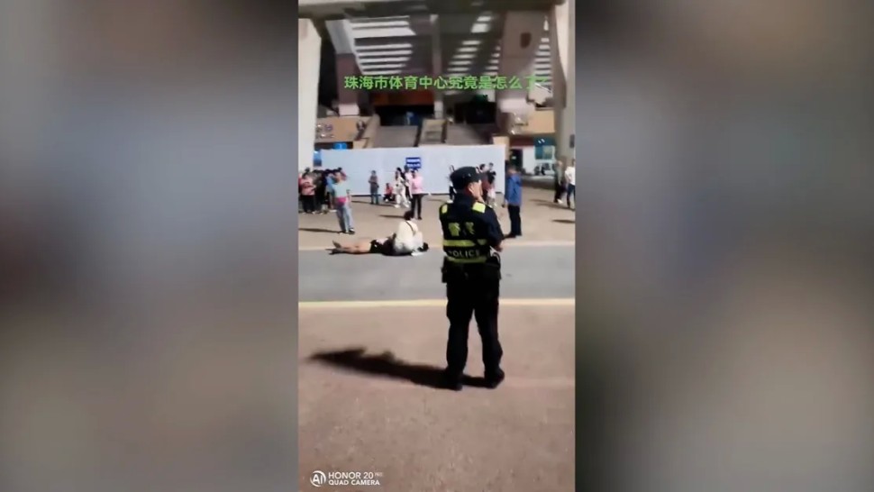 Atac în China soldat 35 de morți și peste 40 de răniți. O mașină a intrat în mulțime la un centru sportiv dintr-un oraș chinez anunță poliția VIDEO
