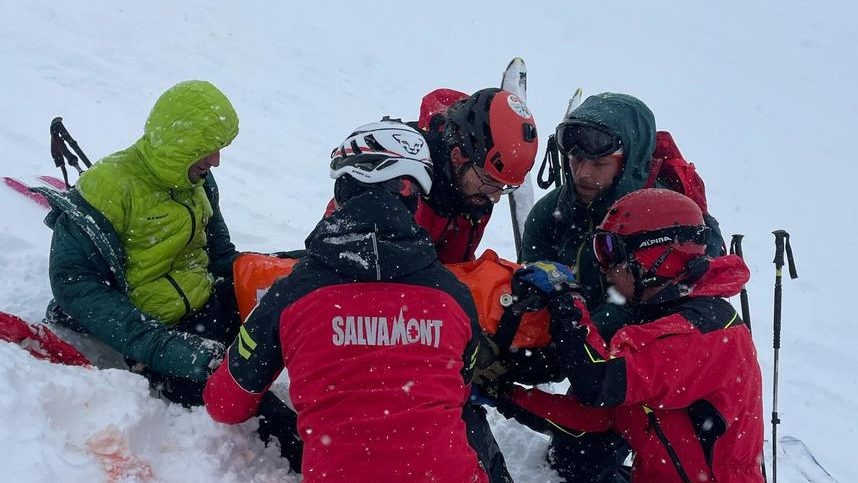 Avalanșă în zona Bâlea Lac. Două persoane au fost surprinse de zăpadă. O femeie a fost complet îngropată dar salvată