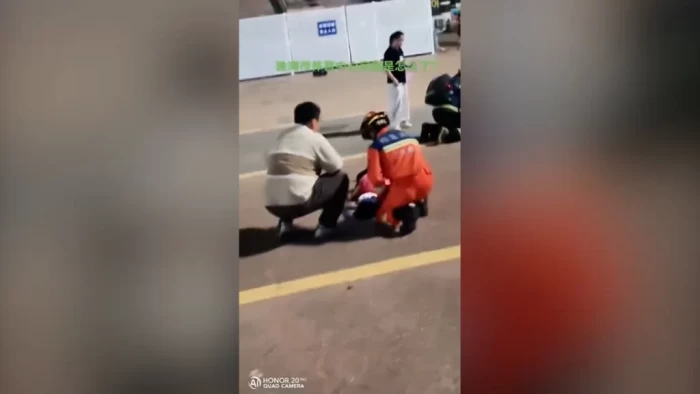 Atac în China soldat 35 de morți și peste 40 de răniți. O mașină a intrat în mulțime la un centru sportiv dintr-un oraș chinez, anunță poliția VIDEO