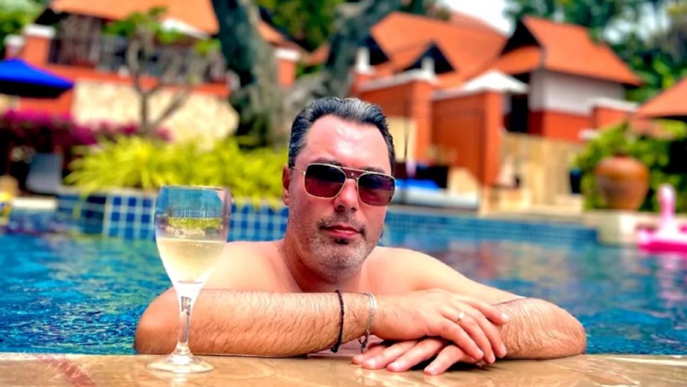 Cât costă o oră de tenis la clubul lui Cosmin fiul lui Călin Georgescu. Prețurile sunt enorme