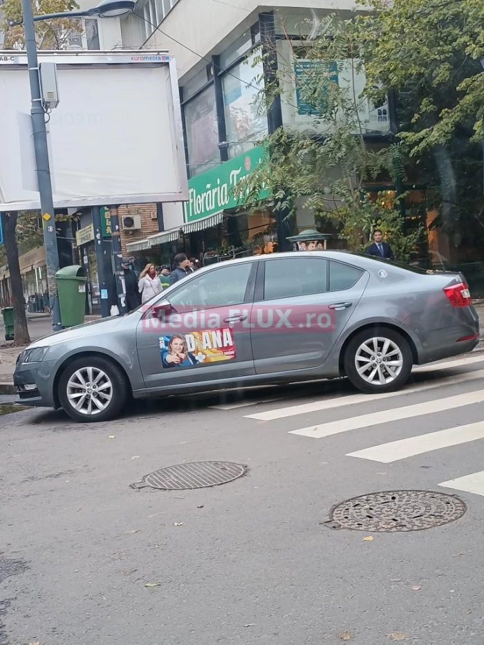 EXCLUSIV Diana Șoșoacă, prinsă pe interzis! Parchează grosolan fix pe trecerea de pietoni să-și cumpere hăinuțe FOTO și VIDEO PAPARAZZI