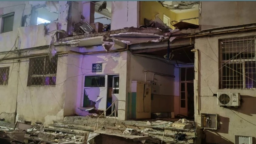 Explozie puternică într-un bloc din Brăila 16 apartamente au fost avariate și zeci de persoane evacuate