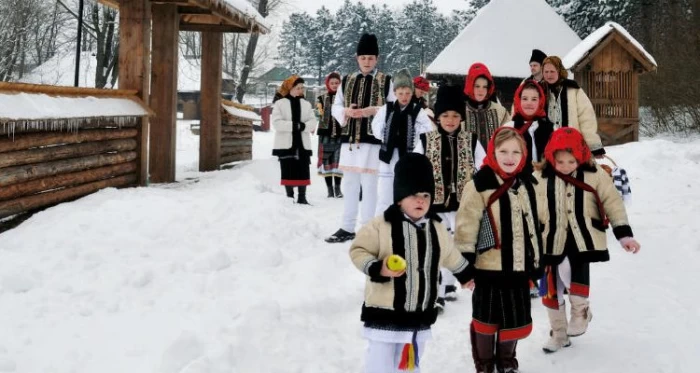 Crăciun în Bucovina. Tradiții pentru tineri