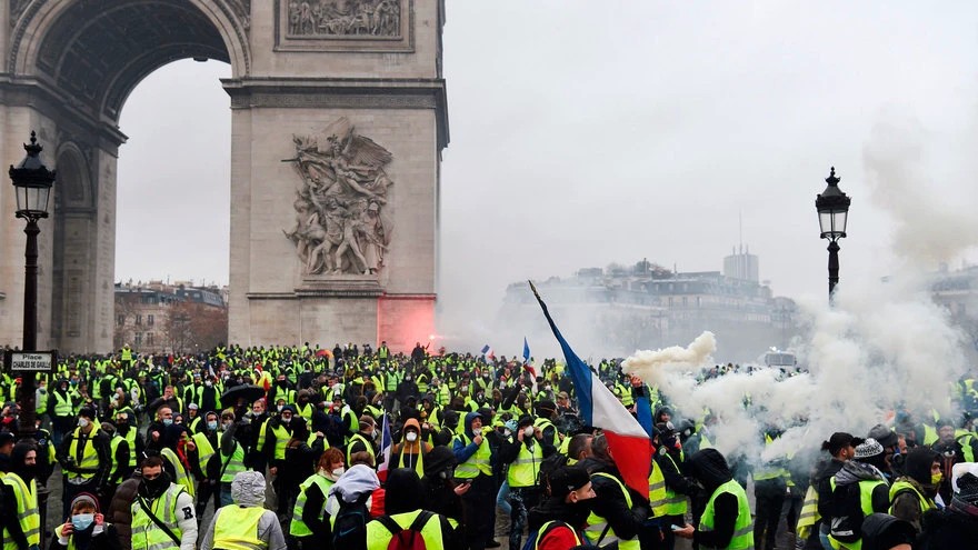 Noi revolte în Franța. Fermierii protestează împotriva unui acord între UE şi cinci ţări din America de Sud