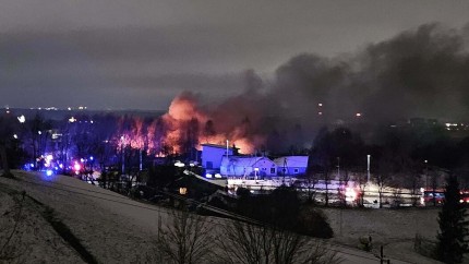 Tragedie aviatică. Un avion s-a prăbușit într-o zonă rezidențială. Există victime