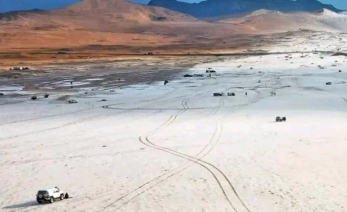 ninsoare in desert