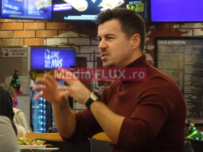 Adrian Alexandrov, scurtă ieșire în oraș. Cu cine a lăsat-o pe fiica sa și a Elenei Udrea daca nu mai are bona? FOTO și VIDEO