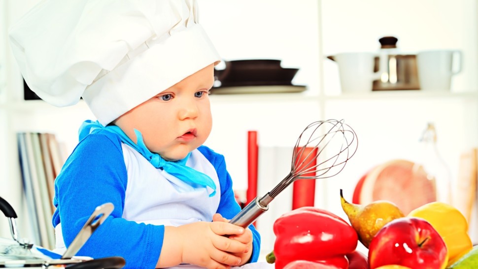 Alimente importante pentru bebeluși. Ce să nu lipsească din alimentație