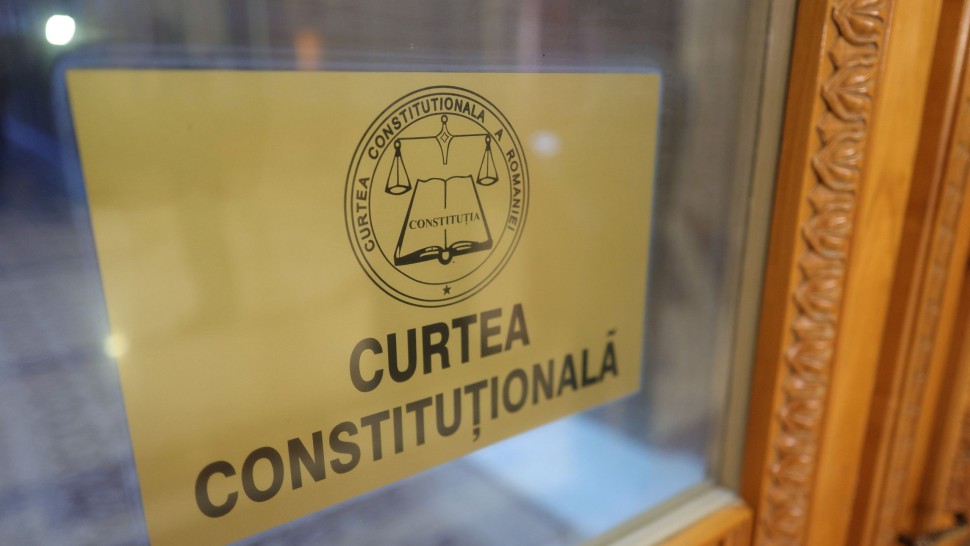 Legea referitoare la plata pensiilor private pe masa CCR. Contestații depuse de ÎCCJ si AUR