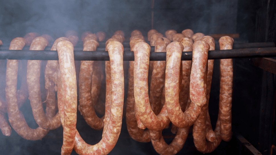 Cârnați de porc. Aroma secretă usturoiul