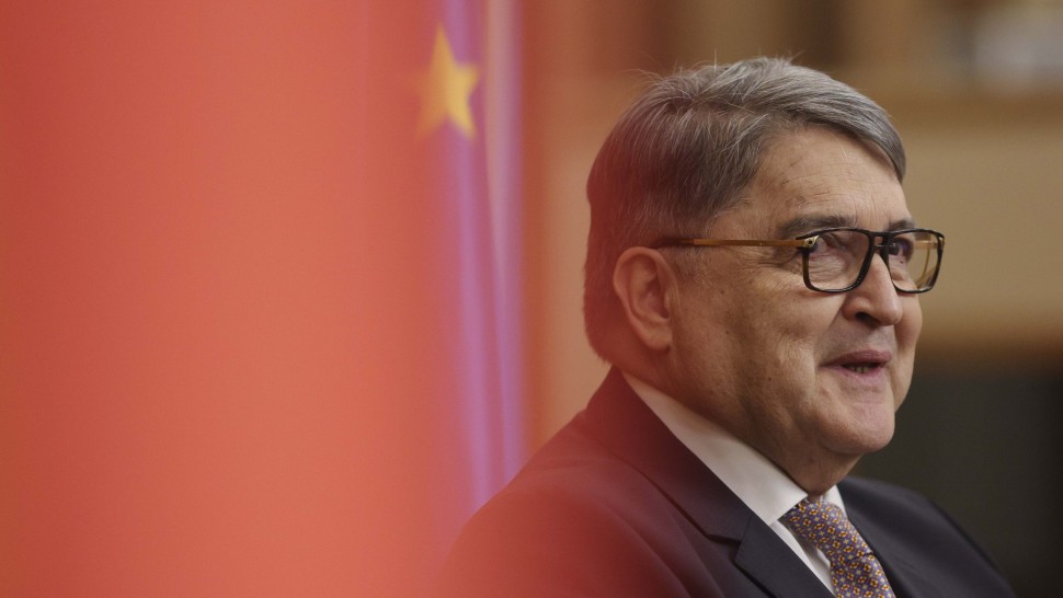 AUR și POT au redepus în Parlament moțiunea simplă împotriva ministrului de Externe Emil Hurezeanu