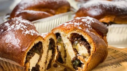 Rețetă cozonac cu nuci rahat și stafide. Rapid și delicios desertul perfect pentru Crăciun
