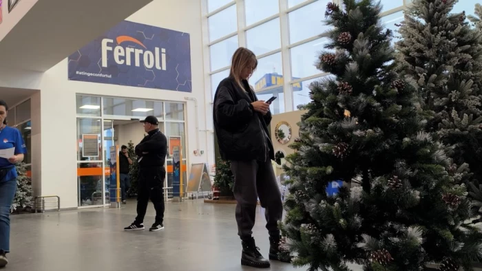 Gabriela Prisecăriu, pregătiri pentru Sărbătorile de iarnă! Soția lui Dani Oțil, la aruncat cu privirea după brazi și ornamente