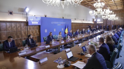 Săptămână de foc pe scena politică din România. Se formează noul Guvern. Lista ministerelor