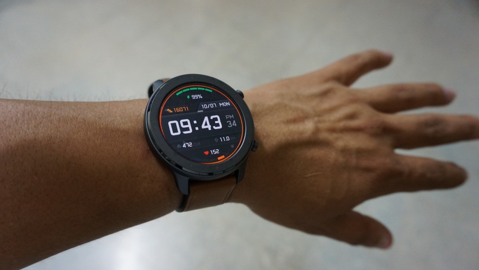 Chimicale periculoase în brățările de smartwatch. Cum ne protejăm
