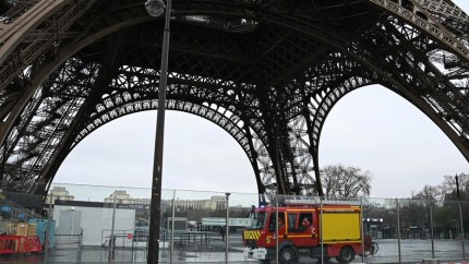 Incendiu la Turnul Eiffel din Paris Peste 1.200 de persoane au fost evacuate