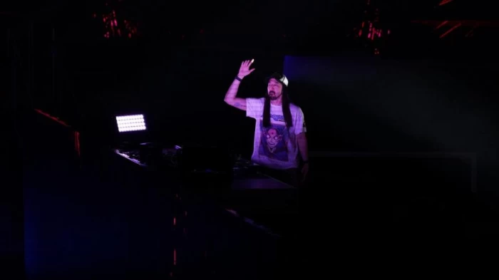 IQOS a celebrat un deceniu de inovație cu un spectacol exploziv alături de Steve Aoki la Romexpo: Muzica trebuie să fie nucleul pentru tot