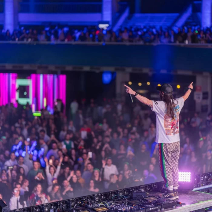 IQOS a celebrat un deceniu de inovație cu un spectacol exploziv alături de Steve Aoki la Romexpo: Muzica trebuie să fie nucleul pentru tot