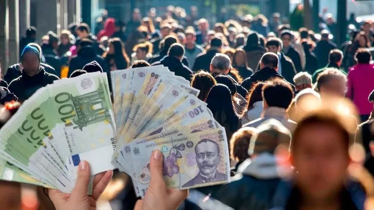 Cu cât s-ar putea majora salariul minim din ianuarie 2026. Trei variante de creştere luate în calcul