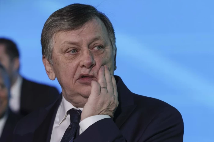 Crin Antonescu Crin Antonescu acuză USR Crin Antonescu mărturisește