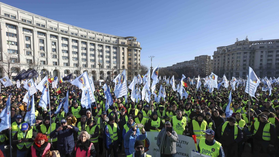 Protest al sindicaliștilor din apărare ordine publică și siguranță națională UPDATE Mii de polițiști au ieșit în stradă GALERIE FOTO