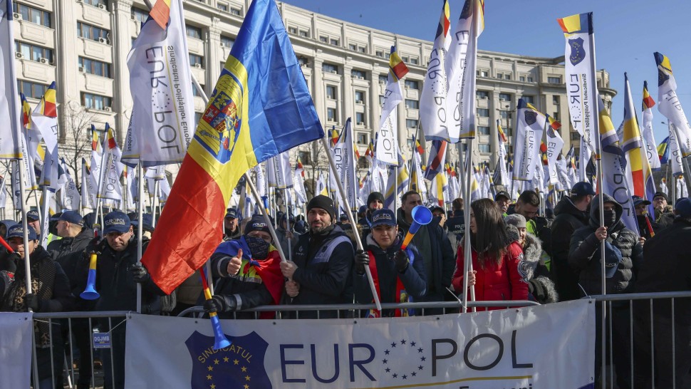 Sediile Poliției Capitalei sunt invadate de ploșnițe. Mai mulți polițiști la Urgență din cauza mușcăturilor