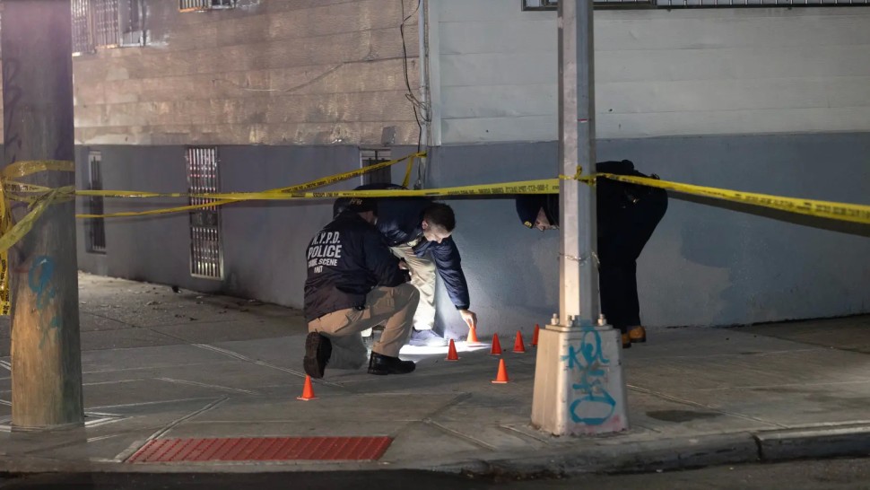 SUA sub teroare 10 persoane au fost împușcate în fața unui club din New York