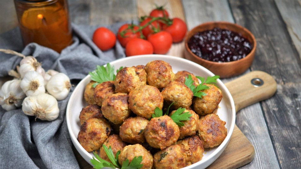 Rețetă chiftele din porc și vită. Delicioase alături de piure de cartofi