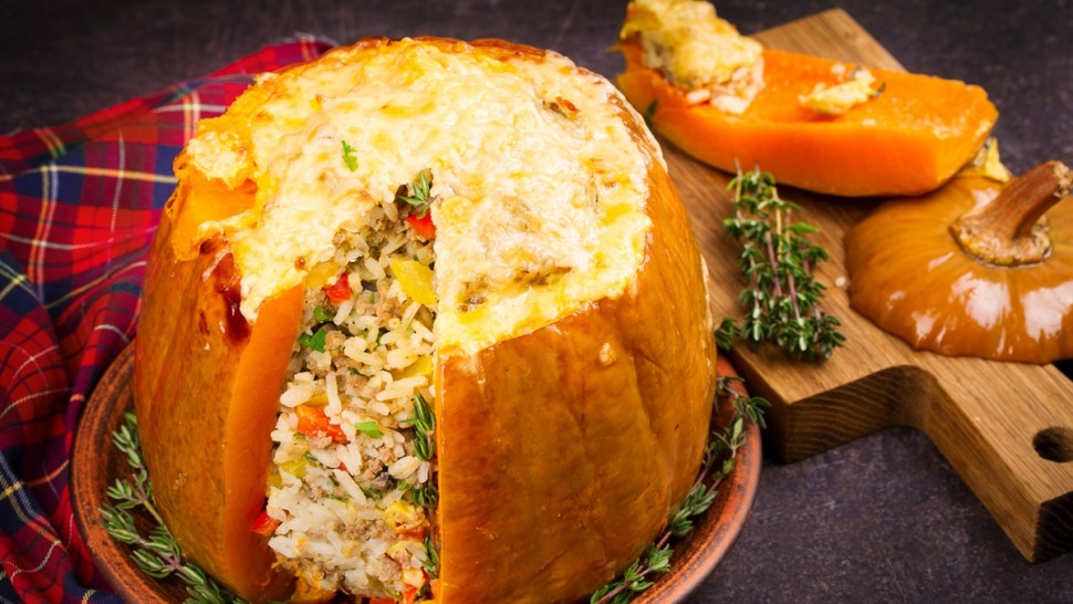 Idee pentru o cină perfectă rețetă dovleac umplut. Cu carne și legume