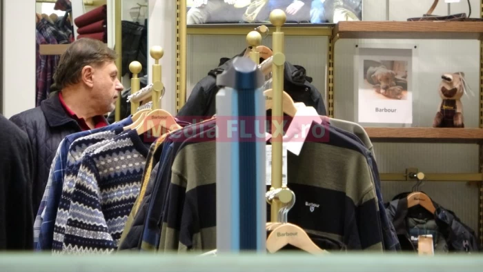 Alexandru Rafila, cumpărături de lux în mall alături de fiul său