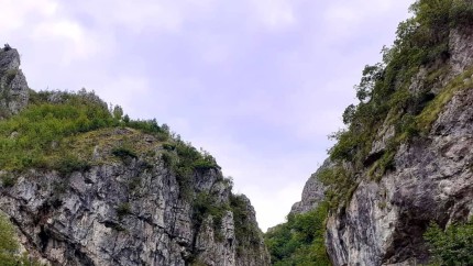Criză de apă într-o zonă a țării. Mai multe râuri au secat complet iar în Cheile Sohodoului au rămas doar pietrele