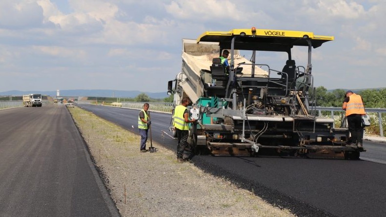 Se termină timpul pentru autostrăzile PNRR doar unul din trei tronsoane e gata. Ce urmează pentru lucrările restante