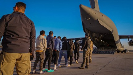 Columbia interzice intrarea avioanelor americane cu migranţi expulzaţi. Și Mexicul a procedat la fel