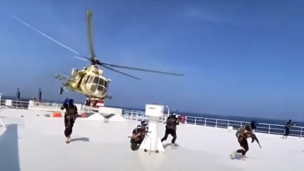 Românul răpit de rebelii Houthi în urmă cu mai mult de un an a fost eliberat. Echipajul navei pe care se afla și el a fost predat sultanatului Oman