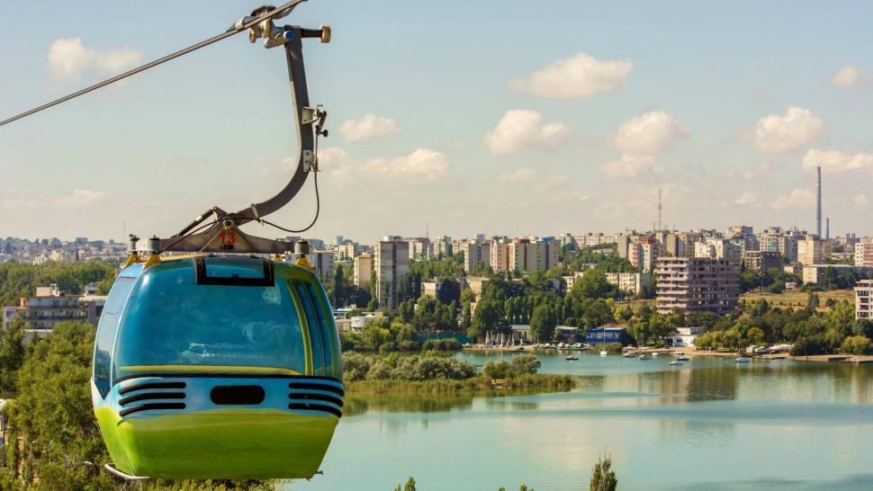 Locul de muncă din România la care angajații lucrează doar 4 luni și sunt plătiți tot anul