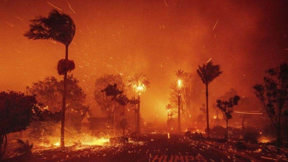 Focul este de neoprit în Los Angeles. Noi incendii au izbucnit înaintea vizitei lui Donald Trump