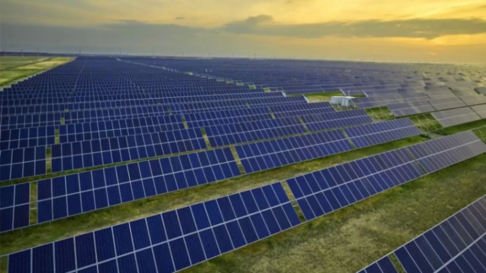 Cel mai mare parc de panouri fotovoltaice din Europa va fi la Arad. Investiție privată de 800 de milioane de euro