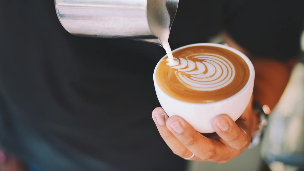 Orele la care trebuie să bei cafea. Reduci riscul de deces timpuriu