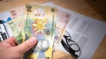 Facturile la curent cresc de la 1 noiembrie. Cât vor plăti românii cu venituri mici