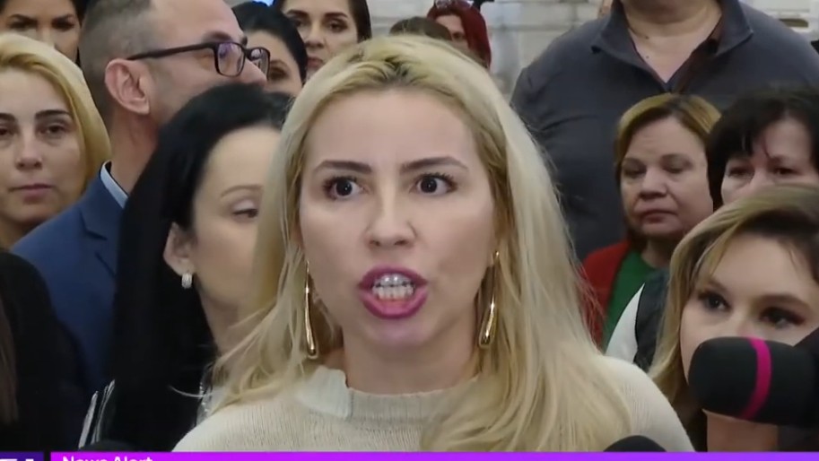 Cine este funcționara care a condus protestul de la Senat și l-a apostrofat pe Bolojan