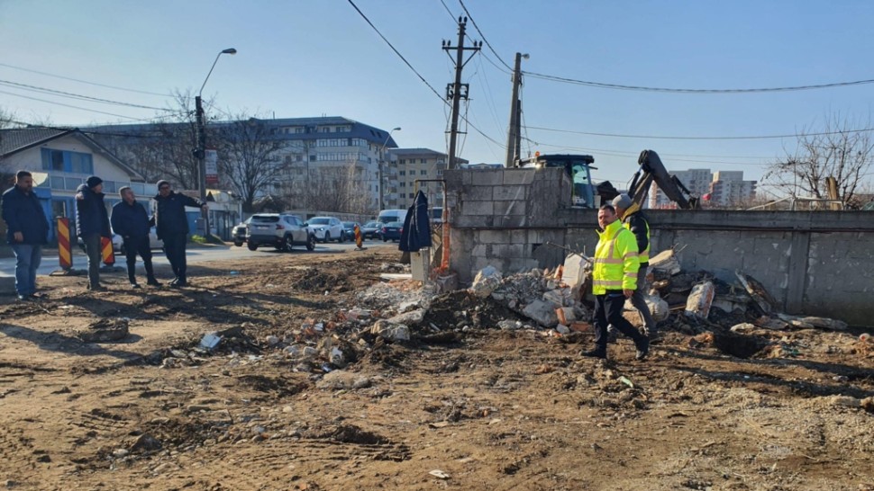 O stradă foarte aglomerată din București se lărgește la patru benzi. Va avea linie de tramvai și pistă pentru biciclete