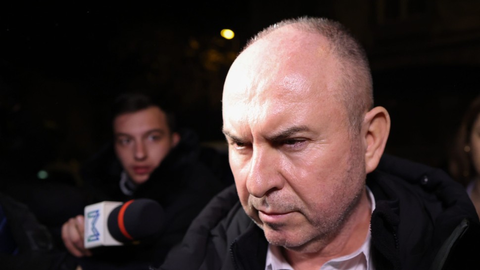 Procurorii militari extind ancheta în cazul generalului cu trei stele Cătălin Zisu privind concesionarea ilegală a locurilor de veci din Cimitirul Ghencea Militar 3. De asemenea acesta rămâne sub control judiciar