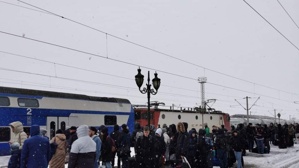 Noi proteste în Capitală. Angajații CFR își strigă nemulțumirile în fața Ministerului Transporturilor