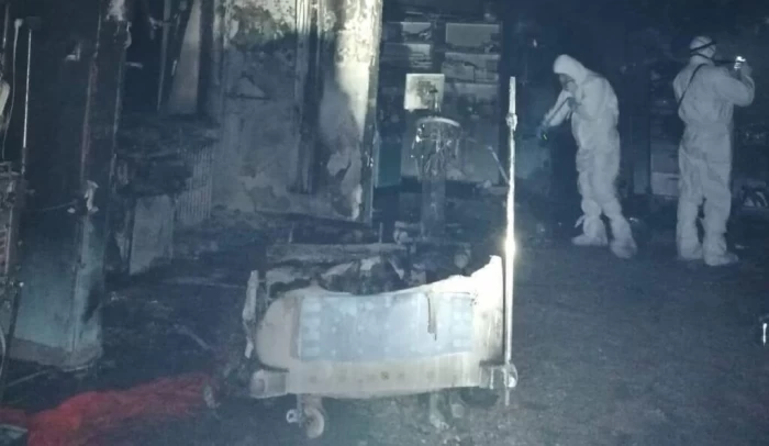 După cinci ani, două asistente și Spitalul Județean de Urgență Piatra Neamț au fost trimise în judecată în dosarul incendiului soldat cu moartea a 9 pacienți din noiembrie 2020, la secția ATI