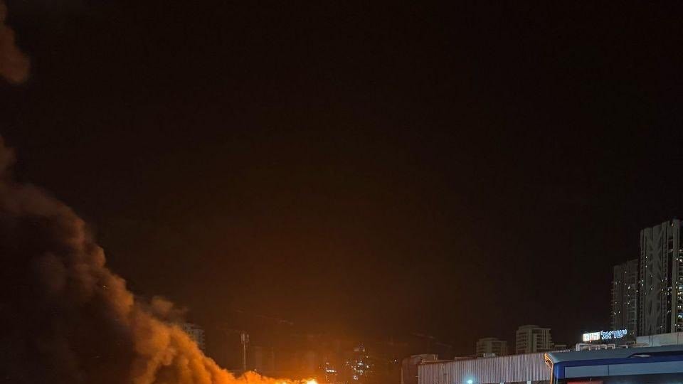 Mai multe autobuze au explodat într-un oraș din centrul Israelului. Posibil atentat terorist