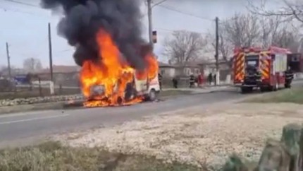 Ambulanță în flăcări la Constanța. Transporta doi pacienți către dializă